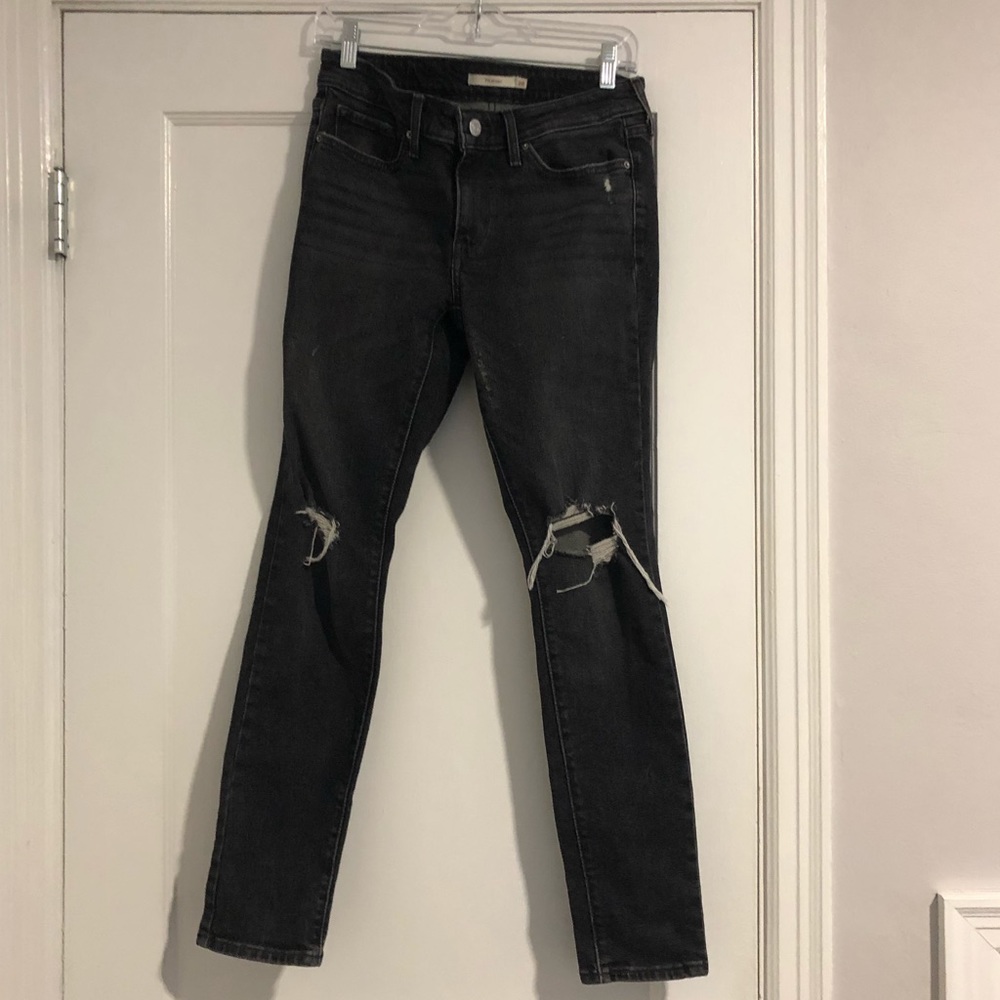 Levi’s 711 Skinny Black Distressed Demin